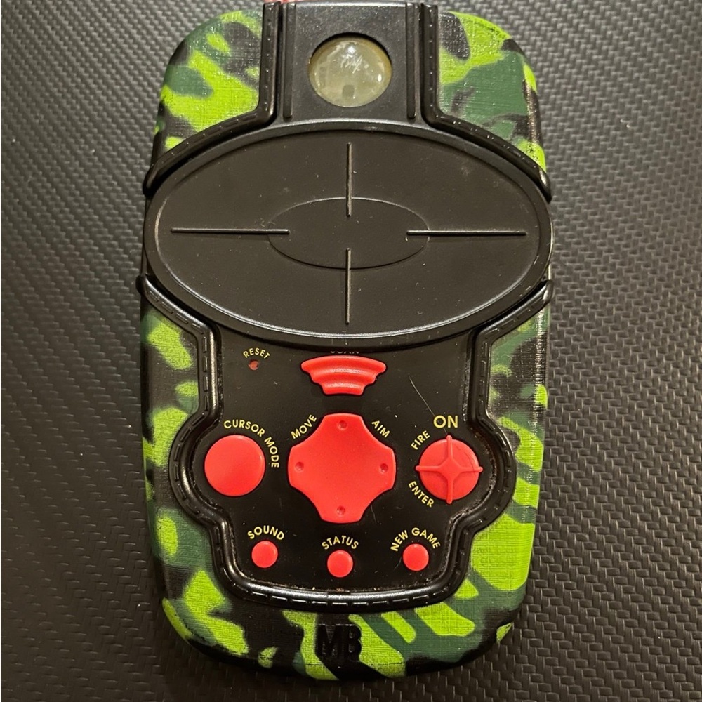 Vintage 1996 Jurassic Park, "the Lost World" Raptor Run electronic handheld game